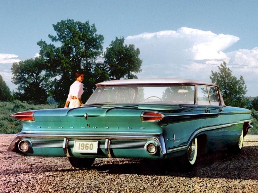  Oldsmobile 98 Holiday Sport Sedan 1960 года  (фото 2 из 3)